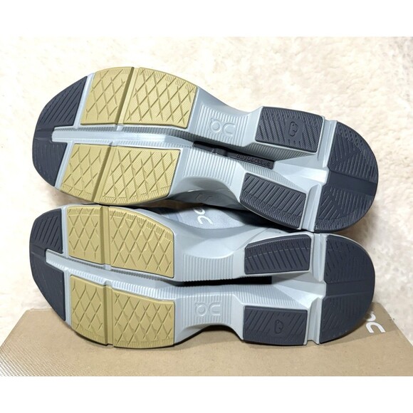Athletic_Shoes